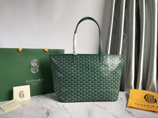 Goyard 戈雅 经多次研究与改良 不断提升面料与皮质 全方位独家定制只为不断达到客户的高品质要求 如果你担心没拉链的安全性不够高 那么拉链款的托特包绝对是首