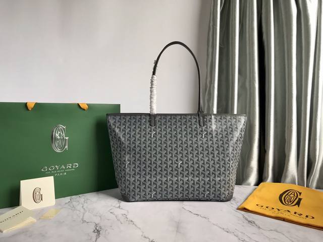 Goyard 戈雅 经多次研究与改良 不断提升面料与皮质 全方位独家定制只为不断达到客户的高品质要求 如果你担心没拉链的安全性不够高 那么拉链款的托特包绝对是首