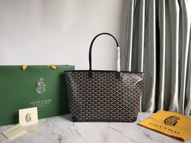 Goyard 戈雅 经多次研究与改良 不断提升面料与皮质 全方位独家定制只为不断达到客户的高品质要求 如果你担心没拉链的安全性不够高 那么拉链款的托特包绝对是首