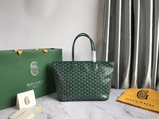 Goyard 戈雅 经多次研究与改良 不断提升面料与皮质 全方位独家定制只为不断达到客户的高品质要求 如果你担心没拉链的安全性不够高 那么拉链款的托特包绝对是首