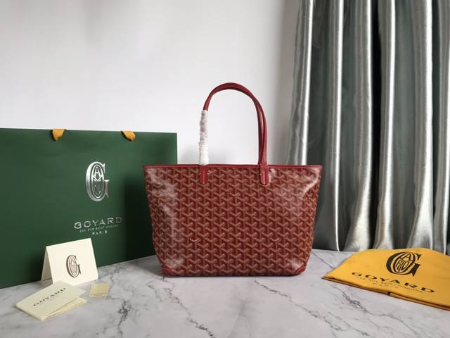 Goyard 戈雅 经多次研究与改良 不断提升面料与皮质 全方位独家定制只为不断达到客户的高品质要求 如果你担心没拉链的安全性不够高 那么拉链款的托特包绝对是首