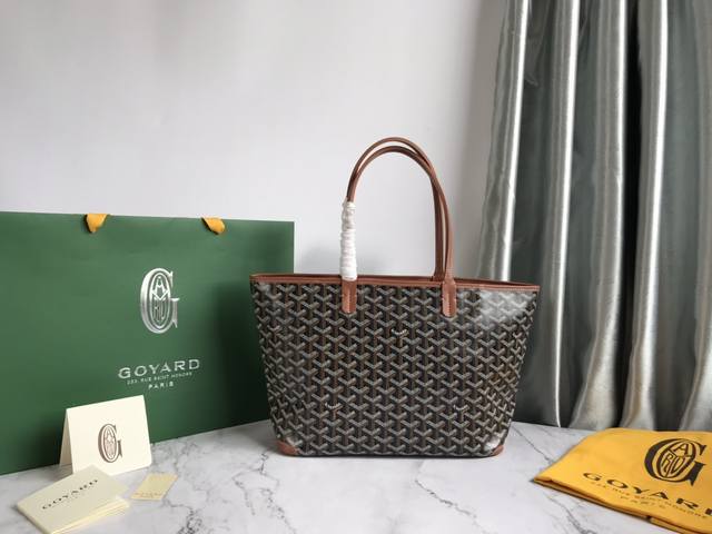 Goyard 戈雅 经多次研究与改良 不断提升面料与皮质 全方位独家定制只为不断达到客户的高品质要求 如果你担心没拉链的安全性不够高 那么拉链款的托特包绝对是首