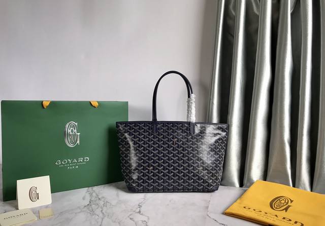 Goyard 戈雅 经多次研究与改良 不断提升面料与皮质 全方位独家定制只为不断达到客户的高品质要求 如果你担心没拉链的安全性不够高 那么拉链款的托特包绝对是首