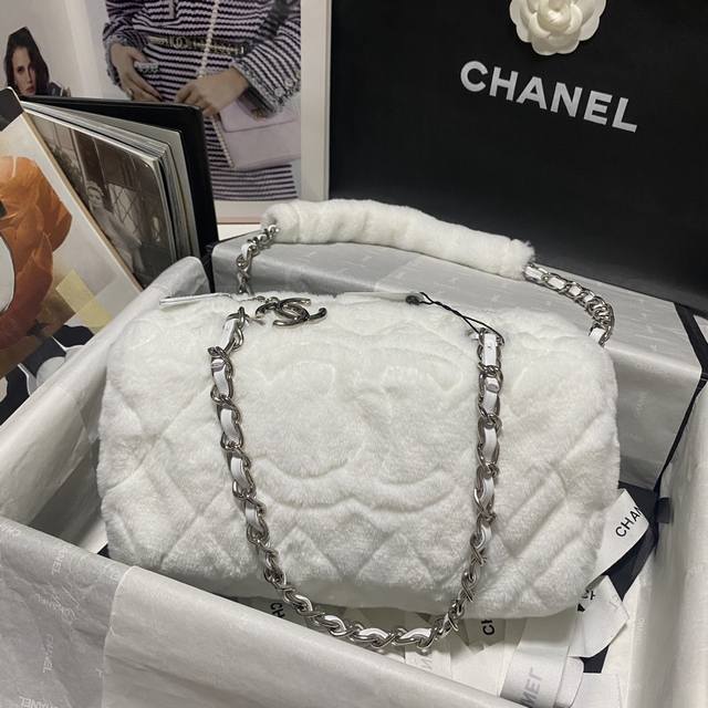 现货 Chanel23C秋冬羊毛新款保龄球包 Fur Bag Bling Bling的可肩背可斜挎 太喜欢了公主般的包包完全没有抵抗力 毛毛的搭配绝了 名媛风