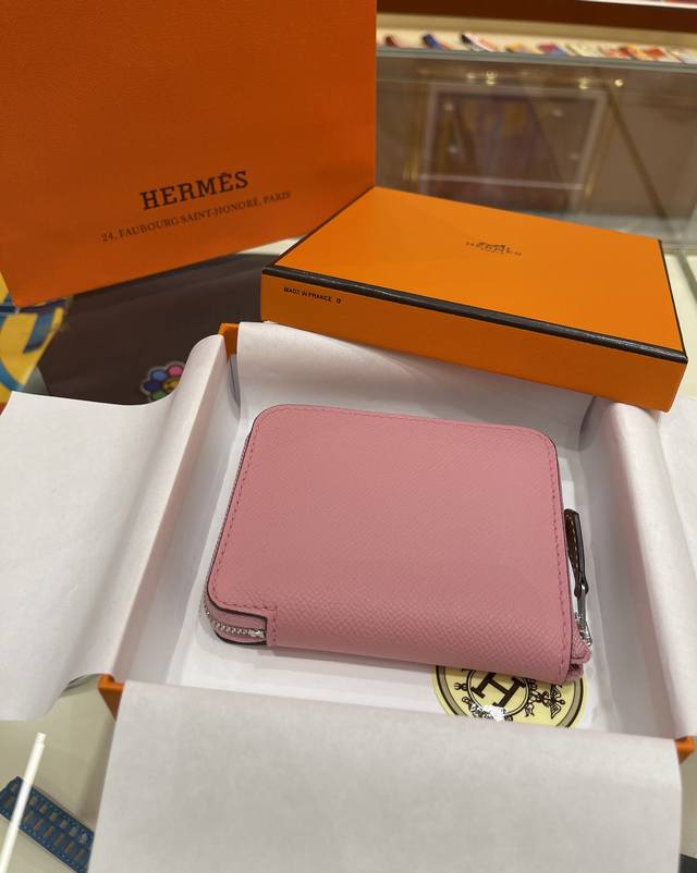 Silk In方块钱包 Compact Wallet 外皮epsom 内丝质 6个卡槽 加上分层装8-10张卡 中间硬币或者小usb 尺寸11.5*2*9.5