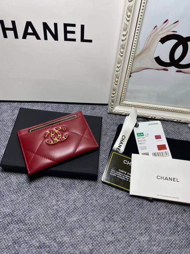 Chanel 19K非常重磅的标志性第一系列 超大菱格纹 穿链cc扣 原版羊皮 卡包型号a 尺寸11.3*7.7*0.7