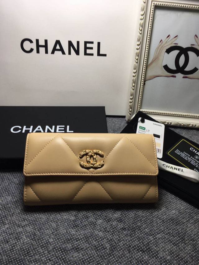 Chanel 19K非常重磅的标志性第一系列 超大菱格纹 穿链cc扣 原版羊皮 型号p985尺寸19Cm