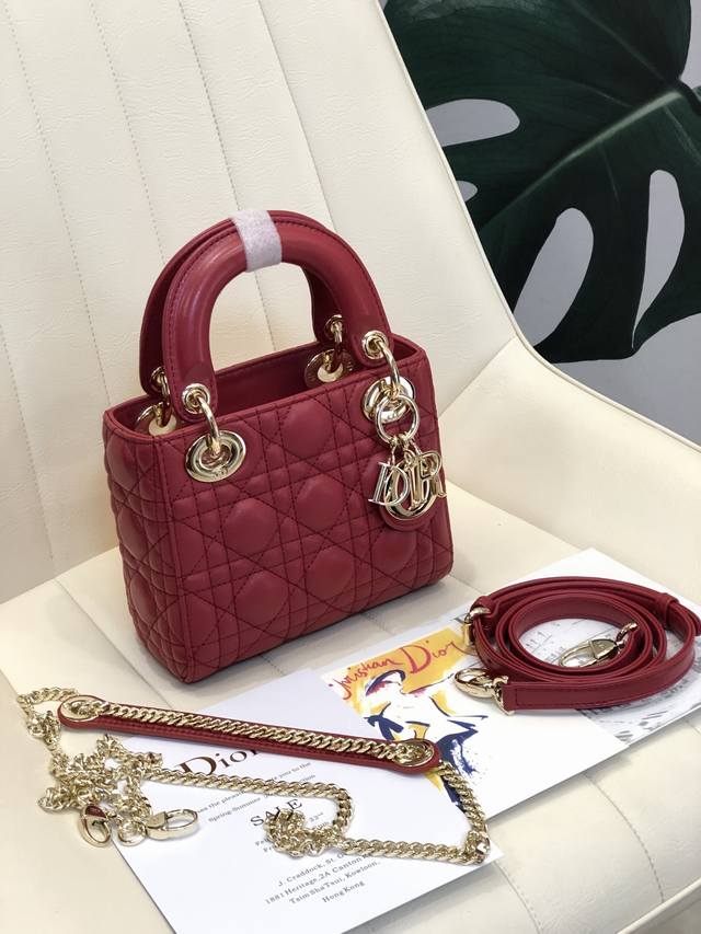 Bobbygoyard 17迷你三格羊皮樱桃红 浅金扣 进口小羊皮 精工高密度电镀五金 浅金 可调节皮肩带链条 配全套原包装 6603