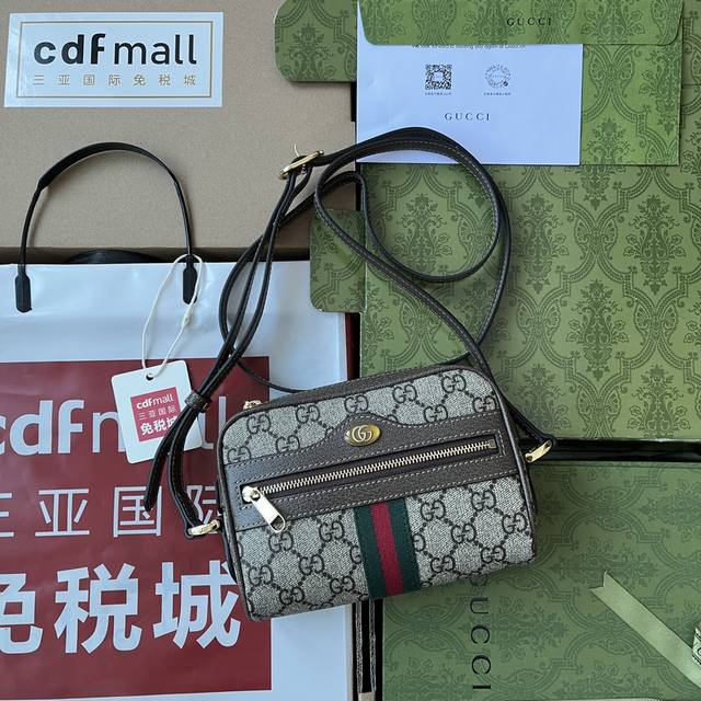 原厂皮配 Cdfmall三亚免税店手提袋 G家新款简介 沉浸在复古情怀之中ophidia家族迎来了新的成员 中号手提包方正的造型让人联想到复古的设计gg高级人造