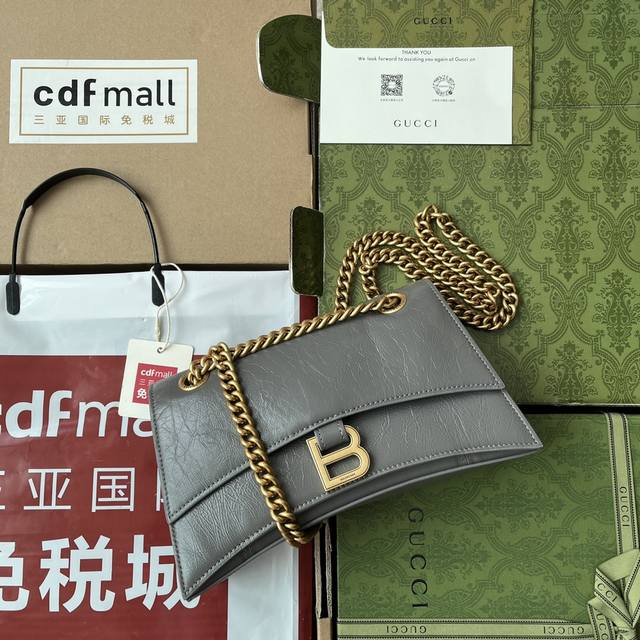 原厂皮配 Cdfmall三亚免税店手提袋 来自巴黎世家22年秋冬系列 Crush 气场强大的实用型大包包强势回归 Crush 以 Hourglass 沙漏包廓形