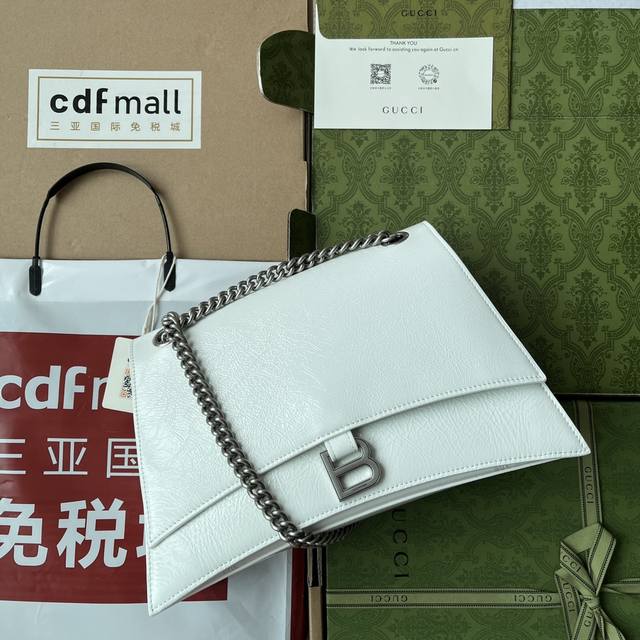 原厂皮配 Cdfmall三亚免税店手提袋 来自巴黎世家22年秋冬系列 Crush 气场强大的实用型大包包强势回归 Crush 以 Hourglass 沙漏包廓形