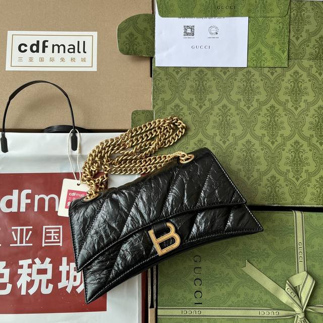 原厂皮配 Cdfmall三亚免税店手提袋 来自巴黎世家22年秋冬系列 Crush 气场强大的实用型大包包强势回归 Crush 以 Hourglass 沙漏包廓形