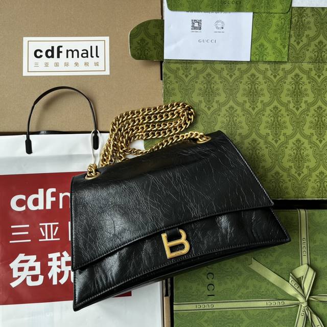 原厂皮配 Cdfmall三亚免税店手提袋 来自巴黎世家22年秋冬系列 Crush 气场强大的实用型大包包强势回归 Crush 以 Hourglass 沙漏包廓形