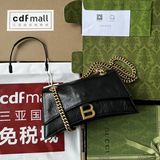 原厂皮配 Cdfmall三亚免税店手提袋 来自巴黎世家22年秋冬系列 Crush 气场强大的实用型大包包强势回归 Crush 以 Hourglass 沙漏包廓形