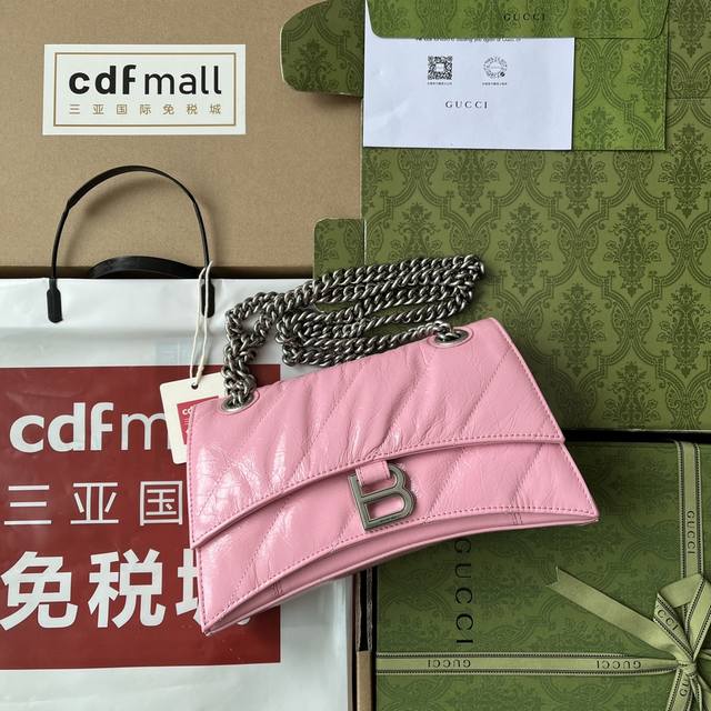 原厂皮配 Cdfmall三亚免税店手提袋 来自巴黎世家22年秋冬系列 Crush 气场强大的实用型大包包强势回归 Crush 以 Hourglass 沙漏包廓形