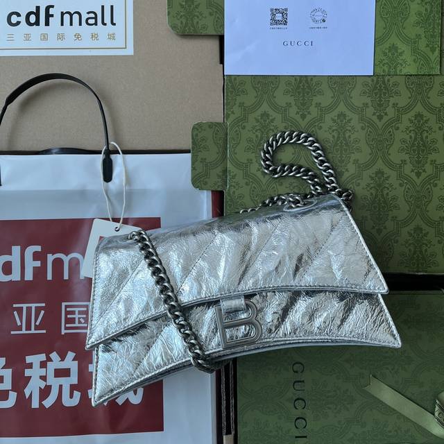 原厂皮配 Cdfmall三亚免税店手提袋 来自巴黎世家22年秋冬系列 Crush 气场强大的实用型大包包强势回归 Crush 以 Hourglass 沙漏包廓形