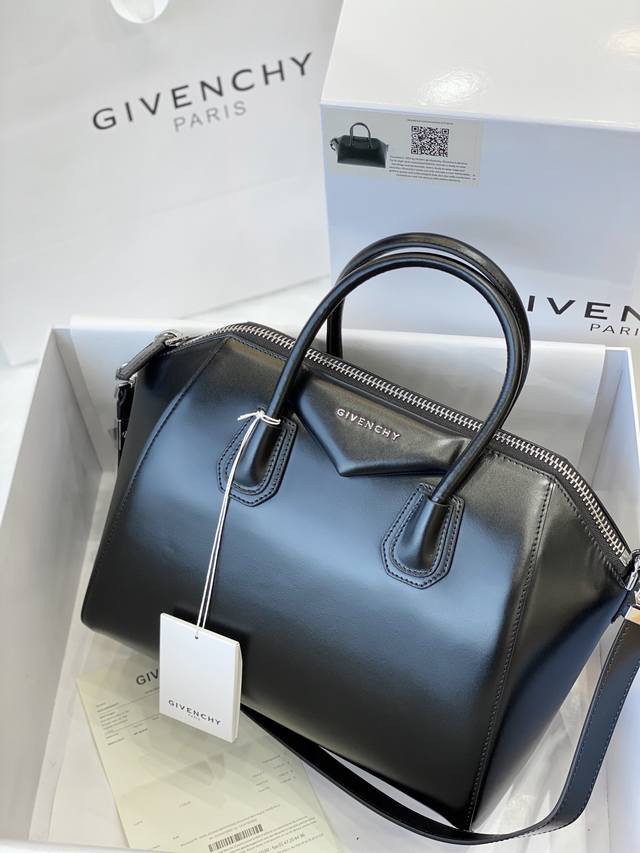 原单 Givench.Y 经典款antigona Tote 手提包大号33Cm款号 9981原厂定制牛皮 顶置拉链 顶部有两个手柄 正面标志贴 可拆卸肩带 银色