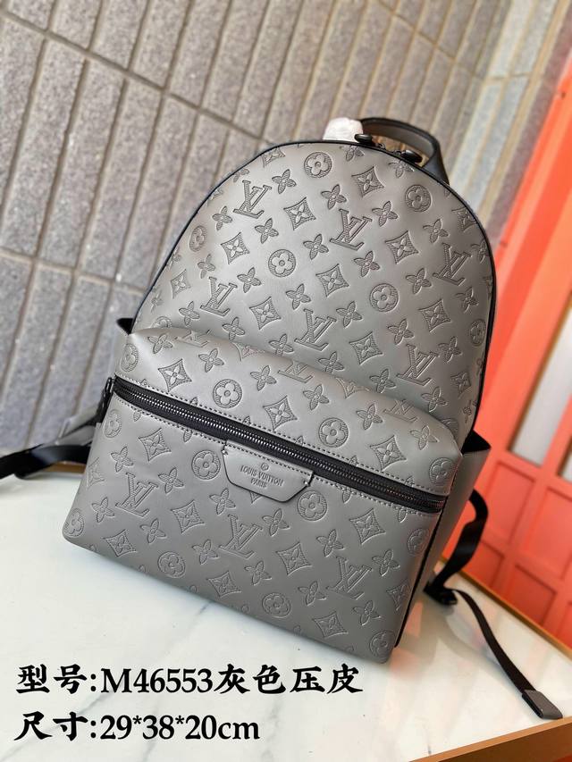 Louisvuitton 路易威登 Racer 双肩包 男士背包 电脑包 采用精湛镶嵌细工 经典百搭 实物拍摄 原厂原版面料 M46553配送小票防尘袋 29*