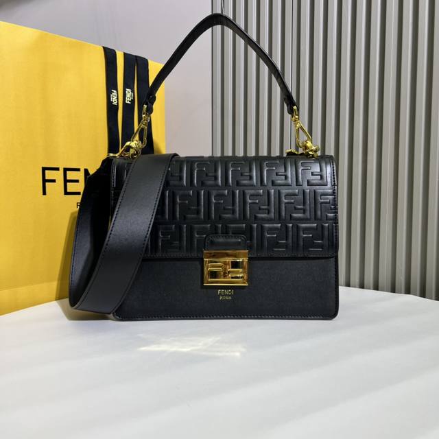 新款fendi Kan L 黑色牛皮配磨卡色ff压花 配以2条肩带尺寸25X18X10.5 款号9235-1