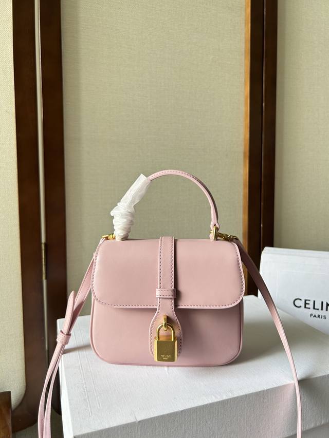 Celin-E 23夏季新品 Tabou迷你光滑牛皮革手袋 C23夏季你必须要拥有的手袋 Tabou家族新成员来啦 全新迷你tabou 方形小手提包真的太可爱啦