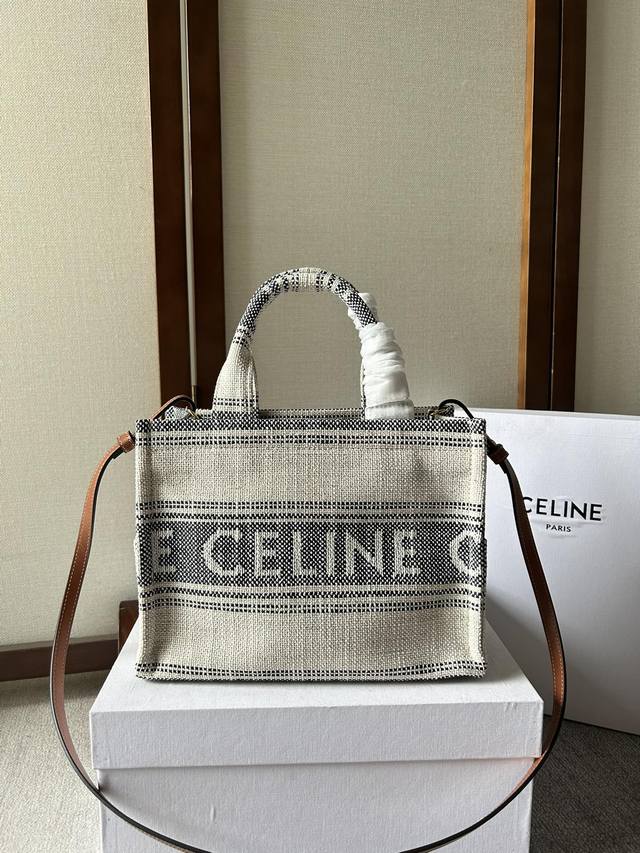 新品上线 Cabas Thais 小号celine 提花条纹织布 手拎包 肩背包 斜挎包 这款包是季节限定最新推出的托特. 采用织物面料 相对于皮革跟草编 织物