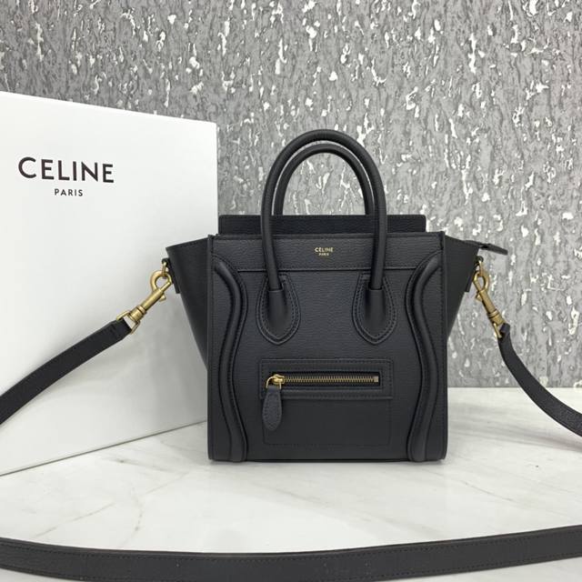 升级版新logo Celine经典 笑脸包 海外原单水货 小20Cm Luggage拼色小牛皮手提 斜挎包 顶部为拉链闭合 内设简洁扁平口袋 古金色金属配件 型