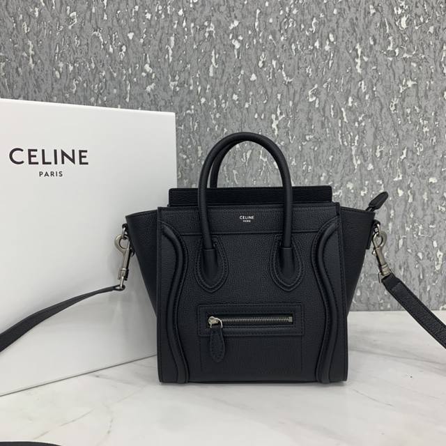 升级版新logo Celine经典 笑脸包 海外原单水货 小20Cm Luggage拼色小牛皮手提 斜挎包 顶部为拉链闭合 内设简洁扁平口袋 古金色金属配件 型