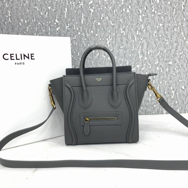 升级版新logo Celine经典 笑脸包 海外原单水货 小20Cm Luggage拼色小牛皮手提 斜挎包 顶部为拉链闭合 内设简洁扁平口袋 古金色金属配件 型