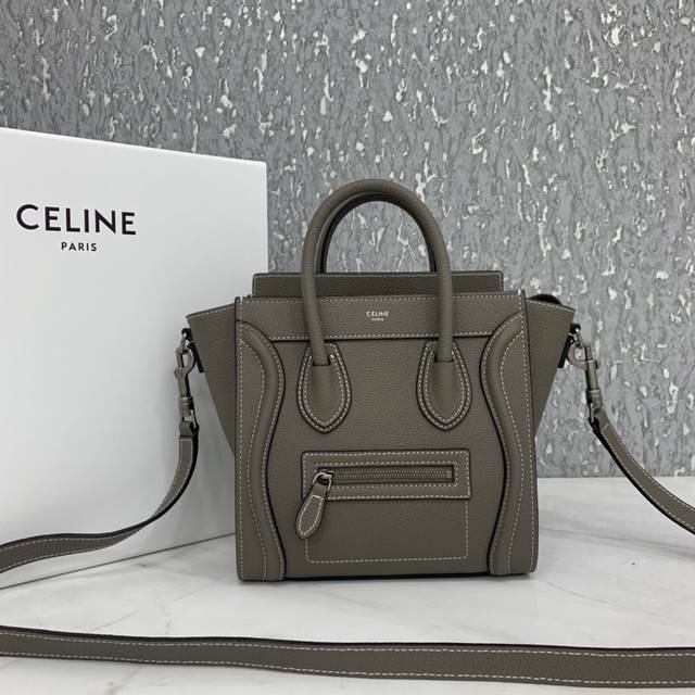 升级版新logo Celine经典 笑脸包 海外原单水货 小20Cm Luggage拼色小牛皮手提 斜挎包 顶部为拉链闭合 内设简洁扁平口袋 古金色金属配件 型