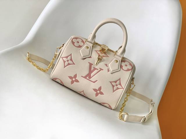 M46575灰色 M46397牛奶白 M58953黑色 M58958珠光蓝 由双色 Monogram Empreinte 皮革制成 饰有 Lv 标识与 Mono