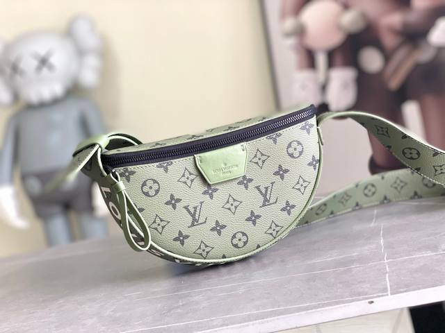 M23835蓝花 M23838 M23836 本款lv Moon Crossbody手袋以monogram Eclipse涂层帆布搭配皮革饰边和肩带 考究俊逸气