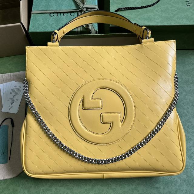 配全套原厂绿盒包装 Gucci Blondie系列中号托特包 Gucci Blondie系列包袋匠心缀饰以品牌典藏符号 素为灵感打造的圆形互扣式双g 素 这款g