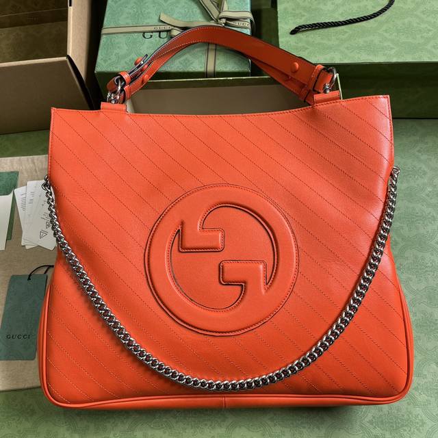 配全套原厂绿盒包装 Gucci Blondie系列中号托特包 Gucci Blondie系列包袋匠心缀饰以品牌典藏符号 素为灵感打造的圆形互扣式双g 素 这款g