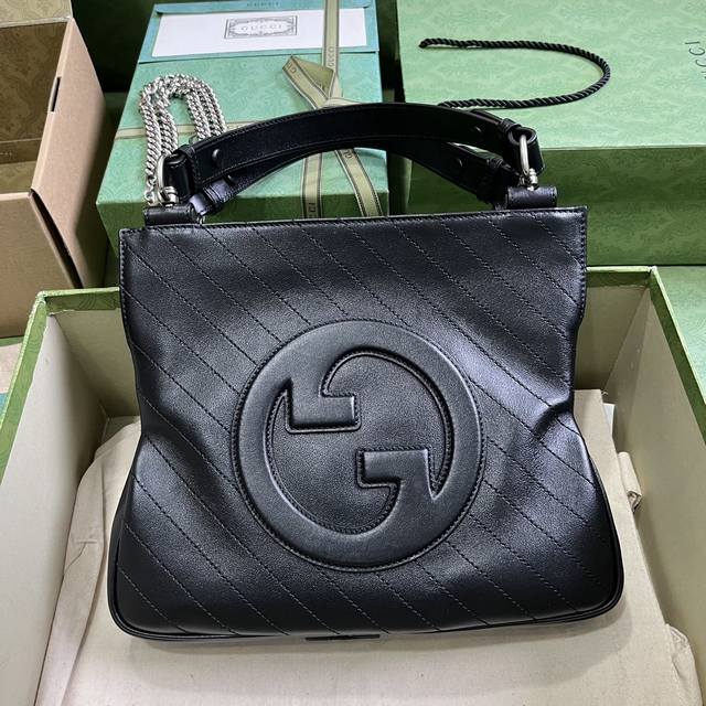 配全套原厂绿盒包装 Gucci Blondie系列小号托特包 源自品牌典藏设计的圆形互扣式双g匠心演绎gucci Blondie系列 这款gucci Blond