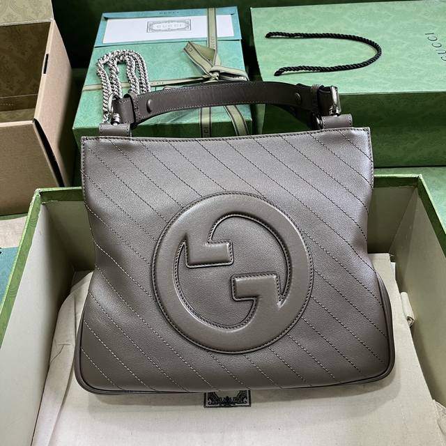 配全套原厂绿盒包装 Gucci Blondie系列小号托特包 源自品牌典藏设计的圆形互扣式双g匠心演绎gucci Blondie系列 这款gucci Blond