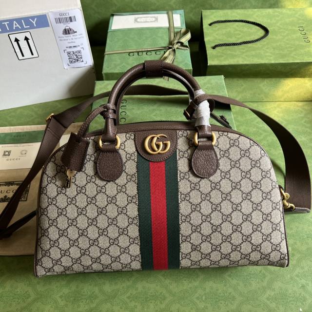 配全套原厂绿色礼品袋 Gucci Savoy系列中号保龄球包 结合品牌富有辨识度的gg图案和条纹织带 素 大胆彰显品牌魅力 Gucci Savoy系列在古驰创星