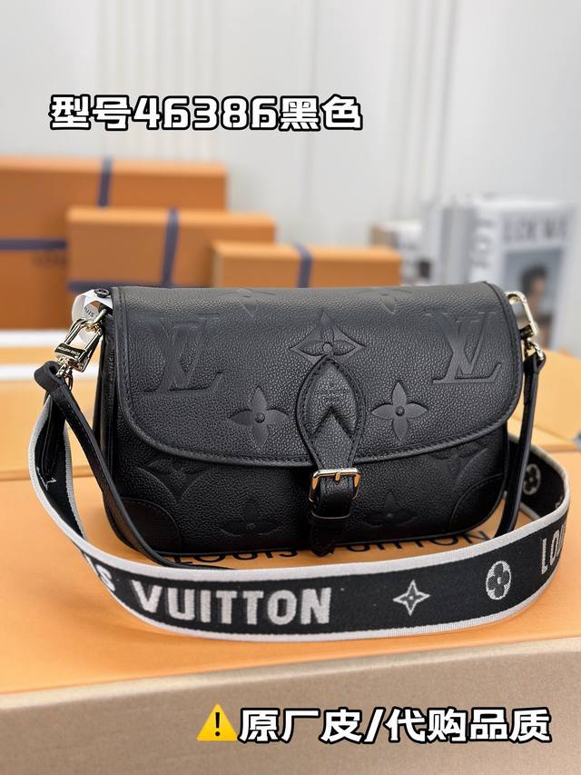 M46386黑色 本款 Diane 手袋取材路易威登经典 Monogram Empreinte 压纹皮革 将品牌标识织入可拆卸宽幅提花肩带 在可拆卸皮革肩背带之