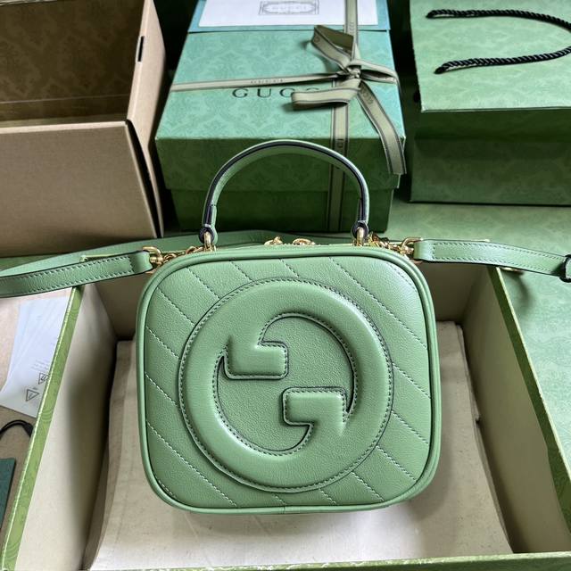 配全套原厂绿盒包装 Gucci Blondie系列手提包 源自品牌典藏设计的圆形互扣式双g匠心演绎gucci Blondie系列 这款gucci Blondie