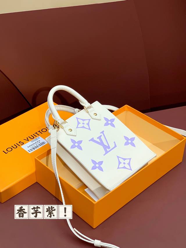 顶级原单 M69442 香芋紫 Petit Sac Plat 手袋petit Sac Plat 手袋以 Epi 皮革浓缩路易威登经典 Sac Plat 手袋设计