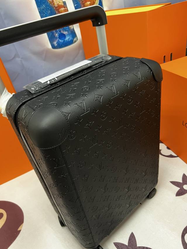 Louis Vuitton-Horizon四轮拉杆箱 55厘米 规格 38*55*21 长*高*宽 专柜正品品质 现货供应 L V Horizon 拉杆箱是由品