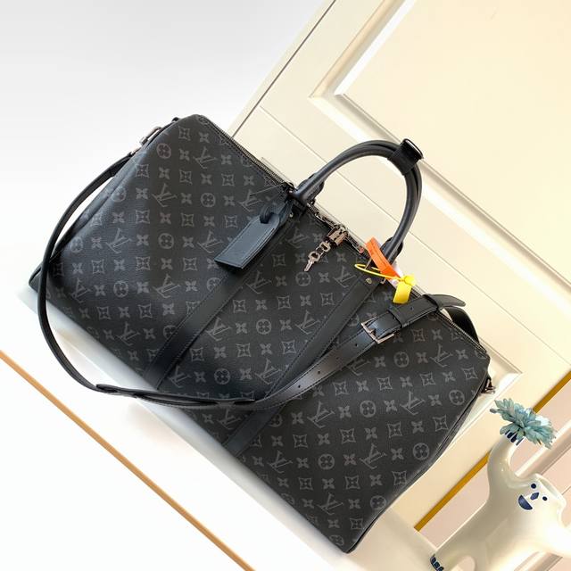 原单lv Keepall 50旅行袋 配肩带 型号 M40568 Keepall是lv旅行袋系列中的经典 中号keepall以monogram帆布为袋身 容量宽