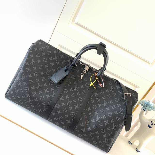 原单lv Keepall 55旅行袋 配肩带 型号 M40605 Keepall是lv旅行袋系列中的经典 中号keepall以monogram帆布为袋身 容量宽