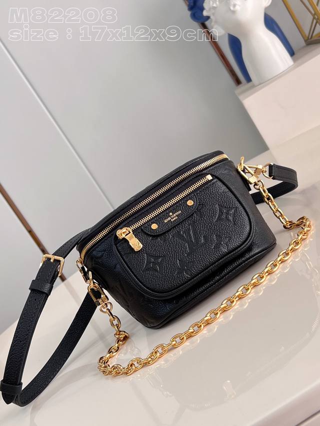 顶级原单 独家实拍 M82208黑压花 本款 Mini Bumbag 手袋取材 Monogram Empreinte 皮革 展现路易威登对潮流腰包设计的柔婉解读