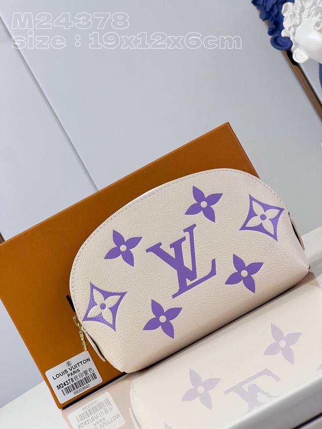 顶级原单 独家实拍 M24378丝印紫 Pochette Cosmetique 手拿包取材 Monogram Empreinte 皮革 以淡雅色彩呈现 Mono