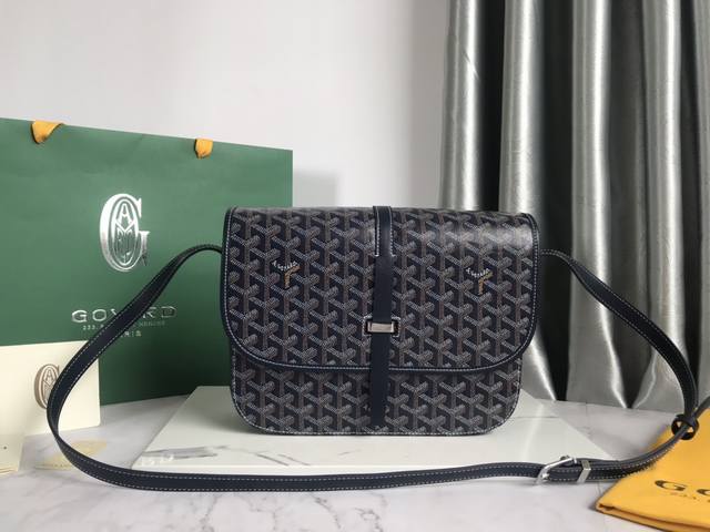 正品级 Goyard Belv d re Belv d re包最经典的特质 简约优雅 轻便实用 单狭带扣流畅地穿过金属环 开关自如 皮质镶边以线条的方式凸显出包