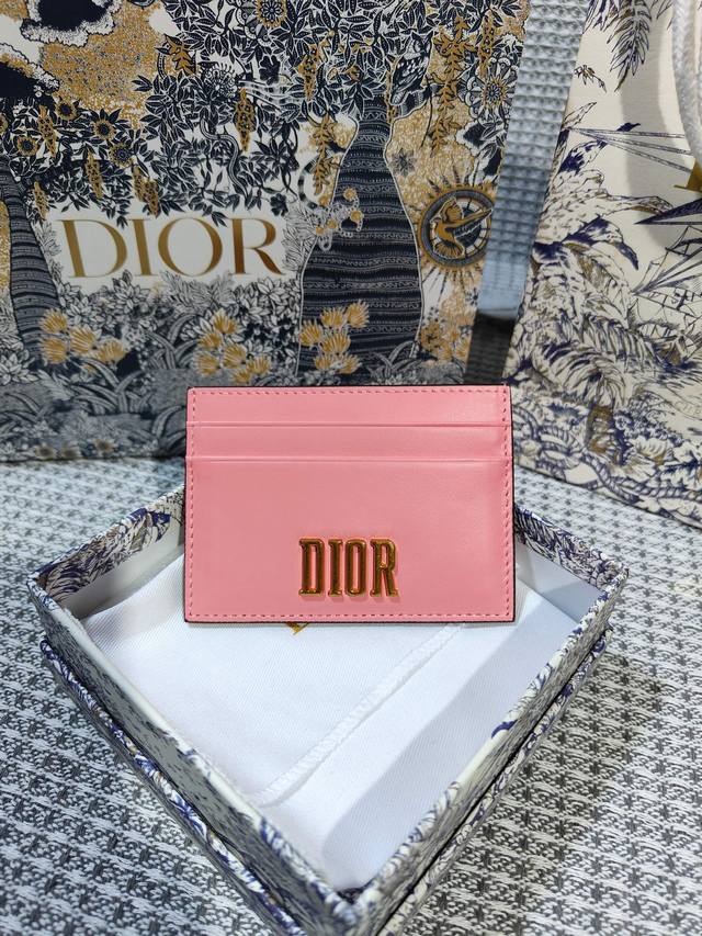 New Card Bag Dior 编号 S2152 Dior卡包 平纹牛皮系列 我本身是一个没什么条理的人包里的卡随便扔 所以一直想买一个小卡包以减少掉卡的机