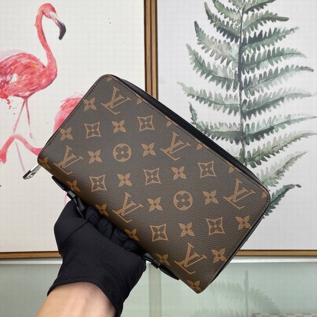 Louis Vuitton 顶级原单 独家背景m61506 尺寸:22.0 X 12.0 X 5.0 厘米 超功能zippy Xl可在钱夹中装下一个小包 空间足