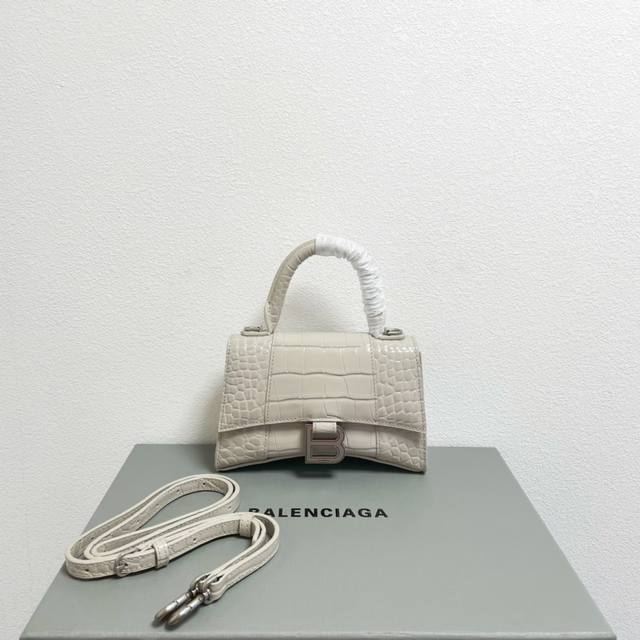 巴黎世家 Balenciaga Hourglass沙漏包 Xs19Cm高冷气质色系的米白色 原单进口小牛皮压纹鳄鱼 里外全皮 顶级品质 现货很完美 小小一只潮流