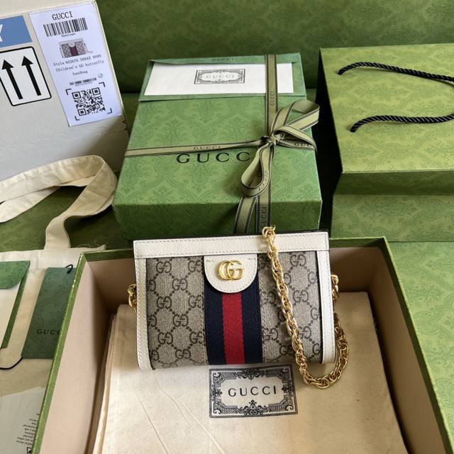 配全套原厂绿色包装 Gucci Meo Vintage 胸包 迷你包在无边序曲系列中脱颖而出 在复古格调中注入现代设计精髓 迷你手袋装饰椭圆形皮革标签 搭配品牌