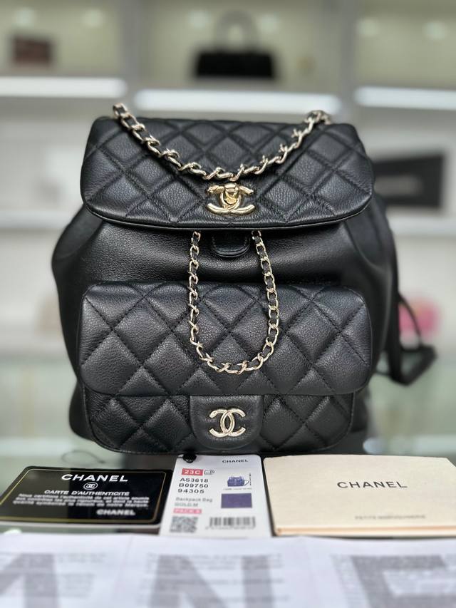 现货23P最新chanel 大号duma双肩包 材质 胎牛皮与金色金属 颜色 黑色 尺寸 22 18 22Cm 造型编号 As3618 B10184 Nm368